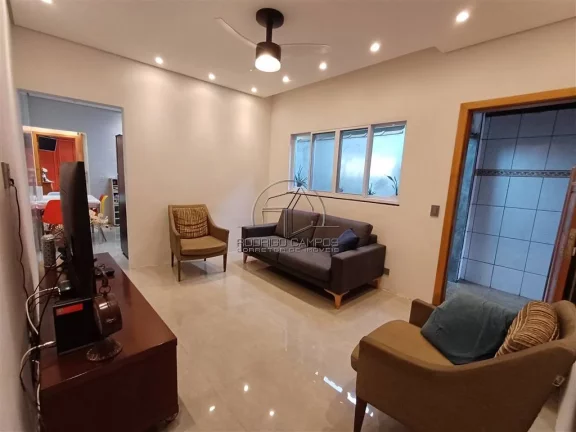 Imagem Espaçosa Casa Geminada no Mirim Praia Grande – 2 Quartos e Piscina
