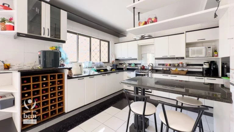 Imagem Sobrado com 4 Quartos, 1 Suíte, área Gourmet, ACEITA IMÓVEL DE MENOR VALOR, à venda, 265 m² por R$ 1.100.000 - Guabirotuba - Curitiba/PR
