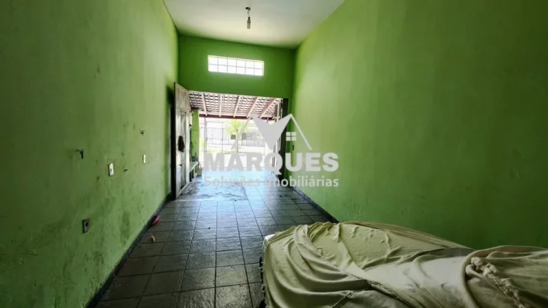 Imagem Casa principal mais 2 pequenas casas e salão c/ 80m2