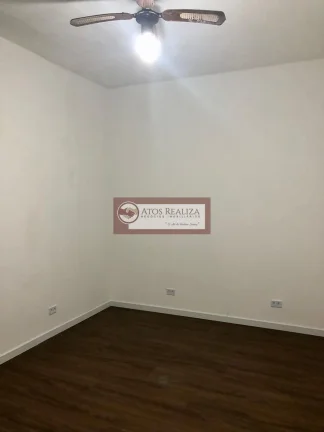 Imagem Aluno casa COMERCIAL no metrô Jabaquara. São 6 salas, Varanda, Copa, Lavandaria e 2 Banheiros, imóvel totalmente reformado com telhado novo, instalação elétrica nova, está impecável. Sua locação é ideal para clínicas médicas, escritórios de advocacia, cor