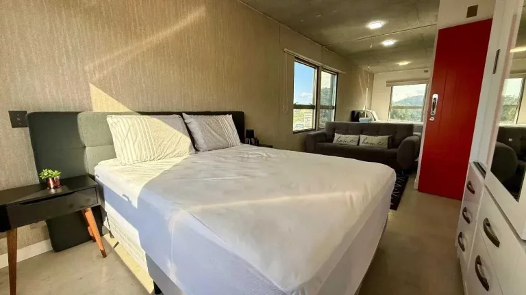 Imagem Apartamento com 2 dormitórios e 1 vaga de garagem na Praia Brava em Itajaí/SC