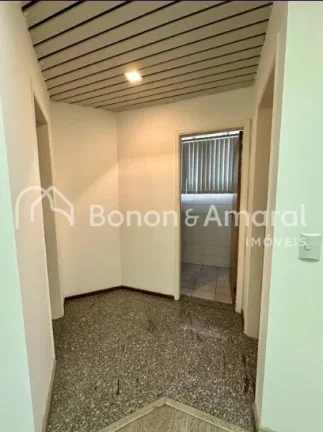 Imagem Com 50,00 m2 de área, esta sala conta com 2 banheiros, copa, ar condicionado proporcionando todo o ...