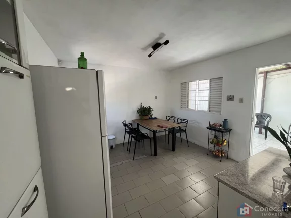Imagem Casa à Venda no Bairro Vila Rosa em Patos de Minas-MG com Amplo Terreno Oportunidade: Casa com 2 Quartos e 382,9m² de Terreno em Local Tranquilo
