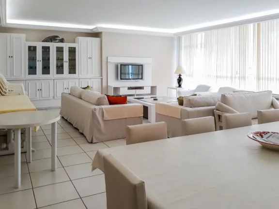 Imagem Apartamento com 4 dormitórios, 220 m² - venda ou alugueL - Pitangueiras - Guarujá/SP