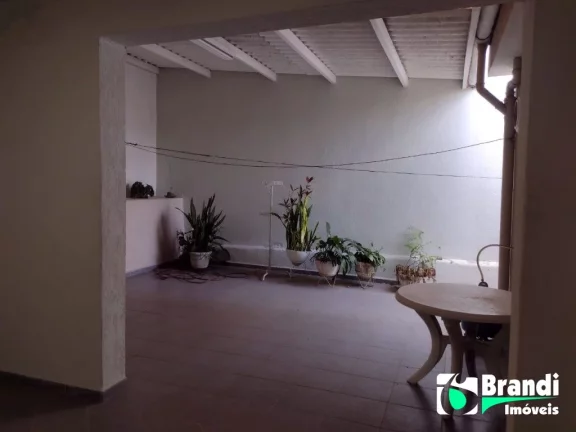Imagem Ótimo imóvel com uma térrea de 02 dormitórios, sala, cozinha, 02 banheiros e quintal, + um sobrado.,