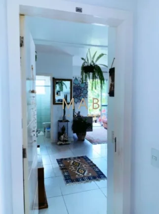 Imagem Apartamento à venda em Florianópolis-SC, Ingleses do Rio Vermelho: 02 Dormitórios sendo 01 suíte, sala de estar/jantar, 110m² de área priv, 1 vaga.
