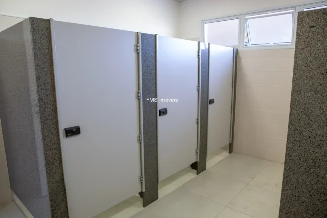 Imagem Galpão comercial de alto padrão para locação em Limeira-SP, Jardim Nova Limeira: 1 sala, 8 banheiros, 32 vagas, 7.995 m²