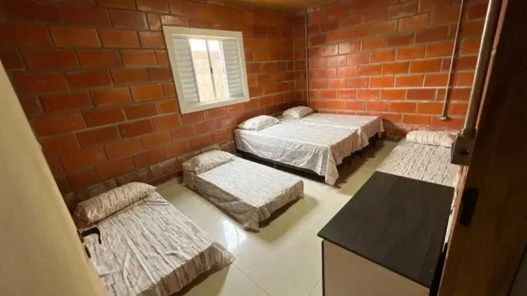 Imagem Chácara de luxo em condomínio - 4 quartos, 1 suíte, 2 salas, 3 banheiros, 10 vagas - Araçoiaba da Serra-SP´.