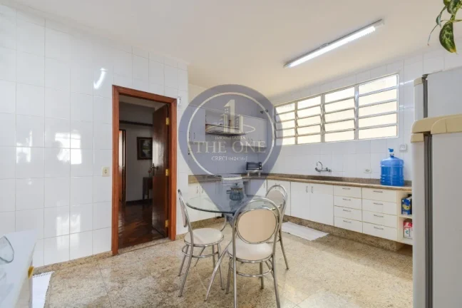 Imagem Casa à venda na Saúde, São Paulo-SP: 5 quartos, 3 suítes, 2 salas, 4 banheiros, 3 vagas, 309m². Venha conferir!