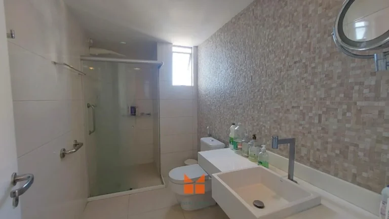 Imagem Lindo e reformado apartamento com 213m2 no Espinheiro!