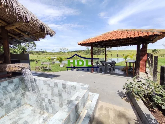 Chácara com 5 alqs Rica em Água 115 kms de Goiânia