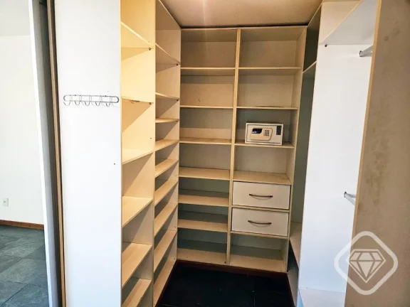 Imagem Casa espaçosa em Ipanema com suítes e pátio perfeito para a família.

Esta residência oferece 2...
