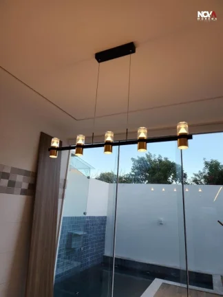 Imagem Esta magnífica casa oferece 5 suítes, sendo 1 suíte master com closet e banheira, perfeita para q...