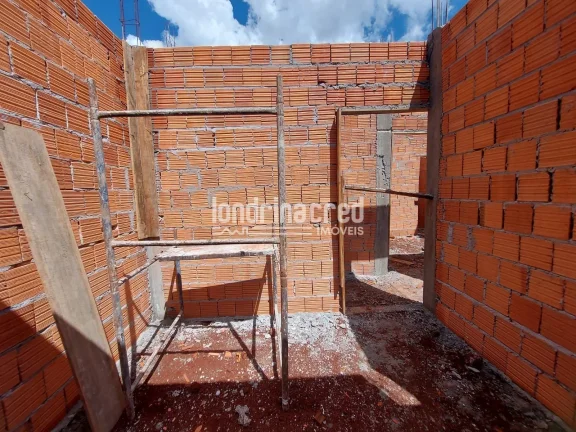 Imagem Casa à venda na Zona Leste de Londrina – 3 dormitórios (1 suíte), área gourmet, próxima à UTFPR. Terreno de 130m². Aceita financiamento!