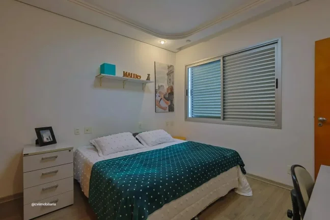 Imagem Localizado no bairro Cidade Nova, este apartamento oferece uma área de 240 metros quadrados, propor...