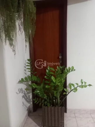 Imagem Imperdível oportunidade: Casa comercial de alto padrão à venda em Coxim-MS, no Centro! 3 quartos, 1 suíte, 1 sala, 5 banheiros, 1 vaga de garagem, 180m² de área.