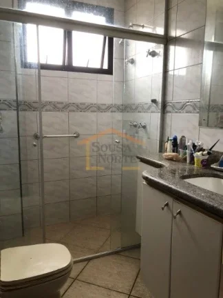 Imagem Apartamento com 5 dormitórios, sendo 3 suítes, 3 banheiros e 1 lavabo. Conta com armários na cozi...