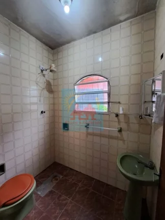 Imagem Casa à 200 metros da Praia de Mongaguá, com churrasqueira e garagem para dois veiculos 250mil
