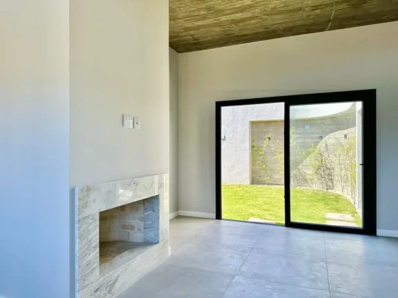 Imagem Casa em Condominio 4 Dormitórios - Bairro Arroio Teixeira