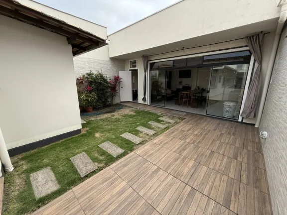 Imagem Casa semimobiliada com 130m² (terreno 208,56m²), 2 quartos (1 suíte), 2 churrasqueiras - Oportunidade imperdível localizada no bairro Armação em Penha/SC, Adriano Carpes Imóveis vende.