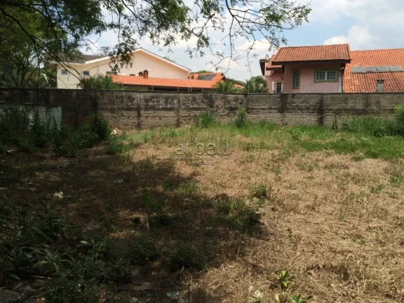 Imagem Terreno plano de esquina com 623 metros quadrados. Localização privilegiada em bairro nobre com ca...