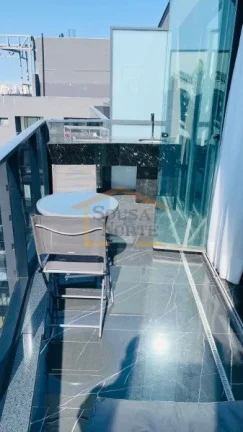 Imagem Cobertura com 70m², 1 dormitório, sendo 1 suíte, e 1 vaga de garagem, totalmente mobiliada e deco...