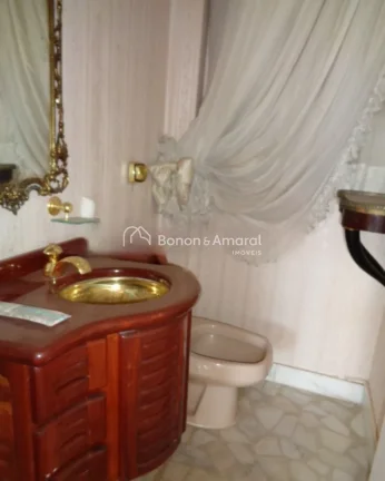 Imagem Amplo e iluminado apartamento com 3 + 1 dormitórios com armários embutidos, sendo 1 suíte. A sala...