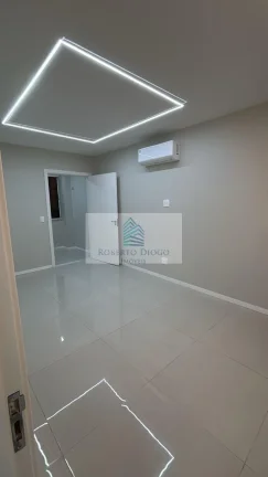 Imagem Apartamento à venda em Copacabana-RJ: 3 quartos, 1 suíte, 1 sala, 3 banheiros, 120m² de área. Venha conferir!