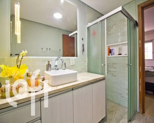 Imagem Apartamento reformado em Higienópolis com 2 quartos ( 1 suíte ) e 2 vagas, 81m²
