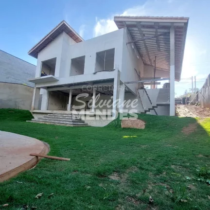 Imagem Imponente residência 402 m² com 5 suítes e complexo de lazer privativo