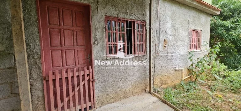 Imagem Viva em uma chácara a apenas 5 minutos do centro de Cariacica! Esta propriedade oferece uma casa espaçosa de 180 m² com terraço.
