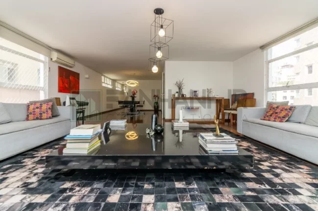 Imagem Luxuoso apartamento de 4 quartos e 3 suítes no Jardim Paulista, São Paulo - 260m², 3 salas, 2 vagas. Venha conhecer!