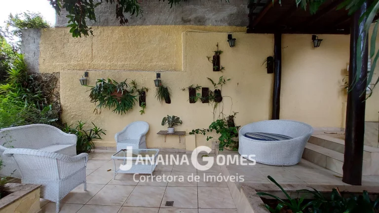 Imagem Casa sofisticada com 4 quartos, 3 suítes, jardins e área de lazer
