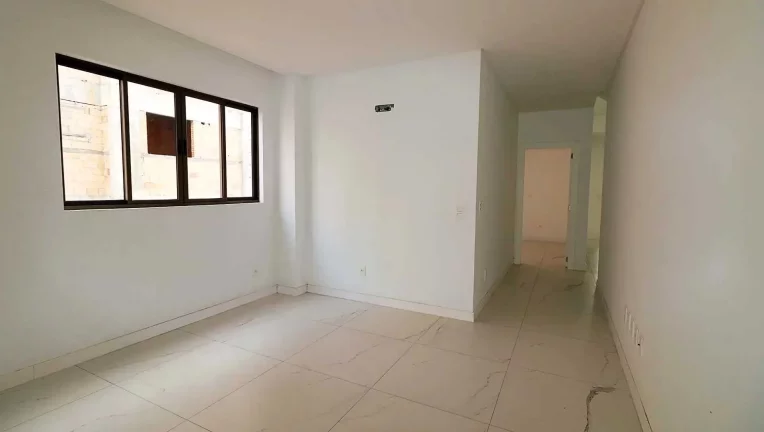 Imagem Cobertura nova com 4 suítes e 03 Vagas na Garagem em - Meia Praia / Itapema