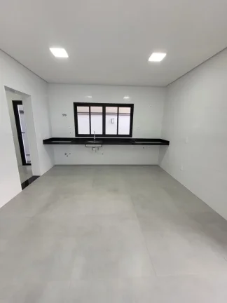 Imagem Casa de Luxo no Condomínio Parque Ibiti Reserva em Sorocaba-SP: 3 Quartos, 1 Suíte, 2 Salas, 3 Banheiros, 2 Vagas de Garagem - 218m².