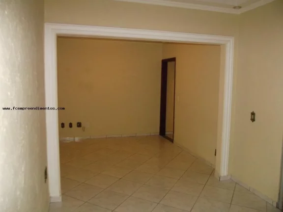 Imagem Casa para Venda em Limeira, Parque Residencial ANAVEC, 3 dormitórios, 1 suíte, 3 banheiros, 5 vagas