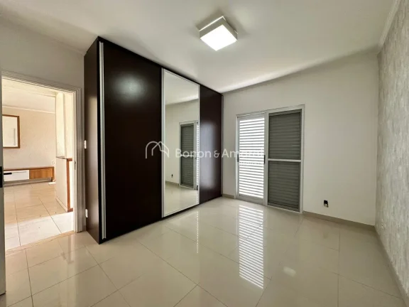 Imagem Espaçoso Sobrado de 4 Dormitórios com Piscina e Área Gourmet, Condomínio Okinawa Oportunidade Im...