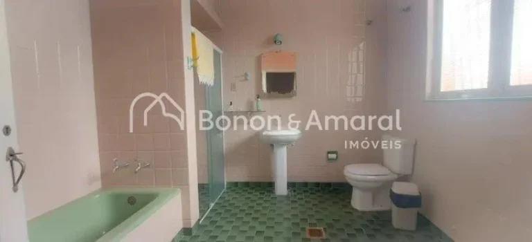 Imagem Casa em localização estratégica no coração do Guanabara, ideal para fins residenciais ou comerc...