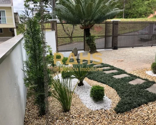 Excelente Residência Averbada para Venda no Atiradores! Localizada no bairro Atiradores, próximo a...