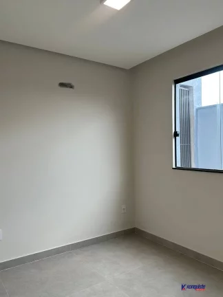 Imagem VENDO CASA 4/4 SENDO TRÊS SUIT EM CONDOMÍNIO - SIM