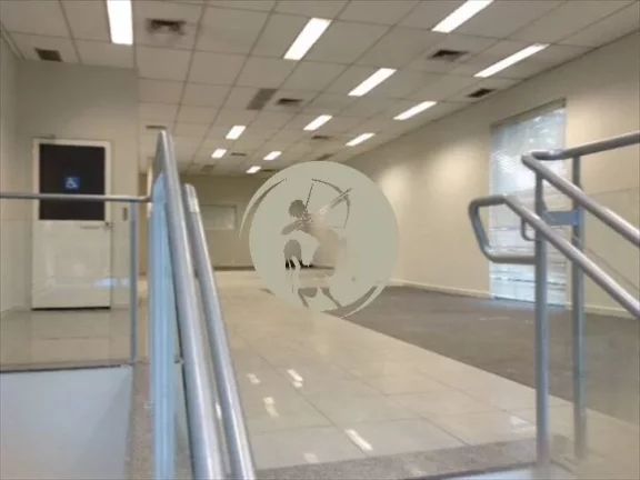 Imagem CONTEM 2 ANDARES COM VÃO LIVRE ,BANHEIROS PARA FUNCIONÁRIOS E CLIENTES , ESCRITÓRIOS , ELEVADOR P...