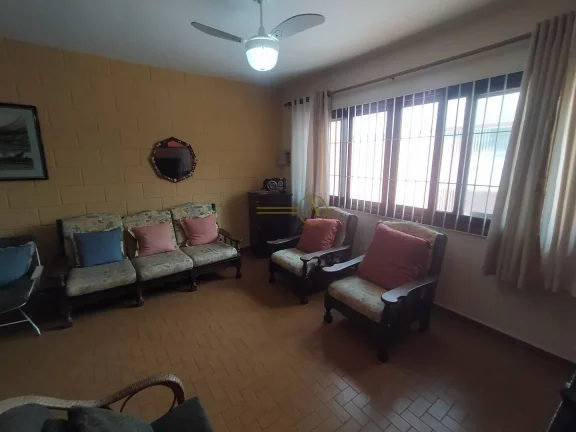 Imagem Casa com 2 dorms, á 500m da Praia, perto do centro à venda em Peruíbe