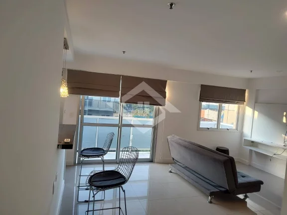 Imagem Apartamento com 2 qts mobiliado 72m² suíte e varandão - Barra da Tijuca