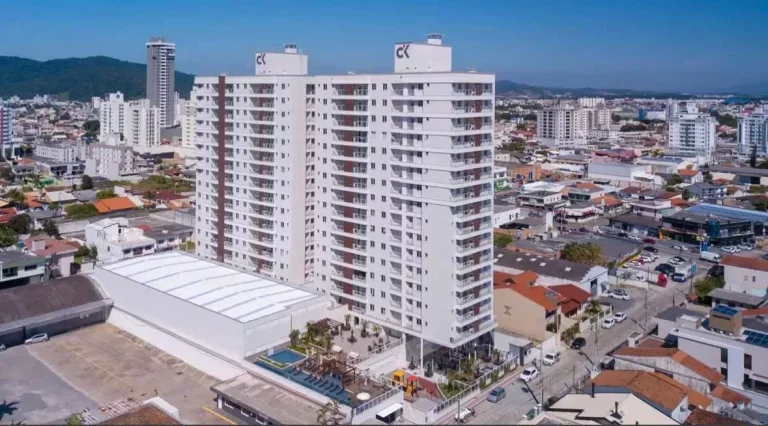 Imagem Apartamento mobiliado com 3 dormitórios sendo 1 suíte e 2 vagas no Bairro São João em Itajaí
