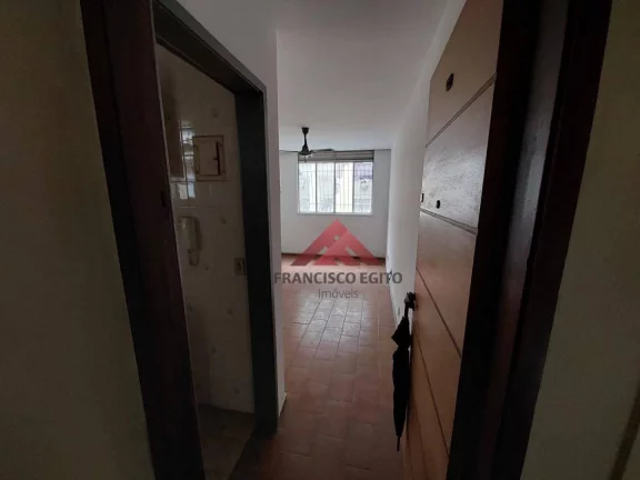 Imagem Apartamento com sala dois quartos,cozinha,area de serviço e a dependencia revertida para um terceiro quarto,colado ao super mercado Real,e próximo ao
