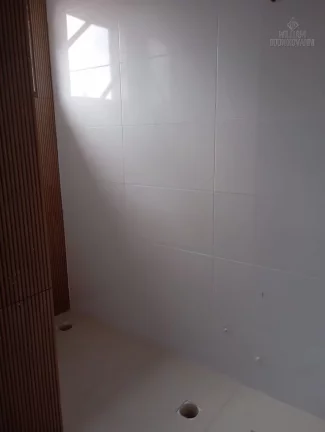 Imagem Casa tipo sobrado, independente , garagem c/vaga livre e quintal em São Vicente!