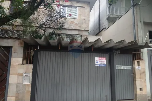 Imagem Casa com 4 dormitórios, 2 suítes, 5 banheiros, 3 vagas de garagem.