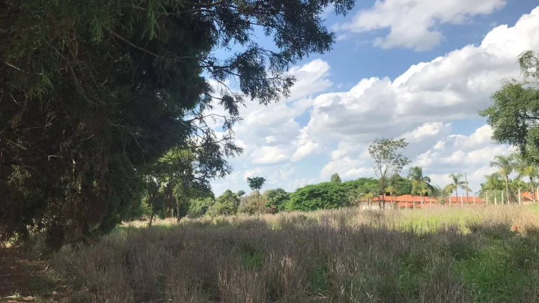 Imagem Terreno para chácara dentro de condomínio no interior de São Paulo