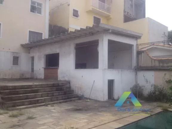 Imagem Casa Padrão sobrado 4 dormitórios, 2 vagas área Gourmet com Piscina com excelente localização.