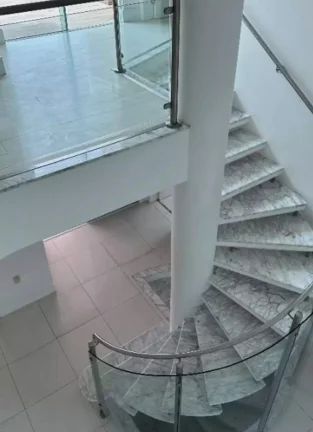 Imagem Casa de Alto Padrão em Jurerê Internacional a Poucos Minutos da Praia